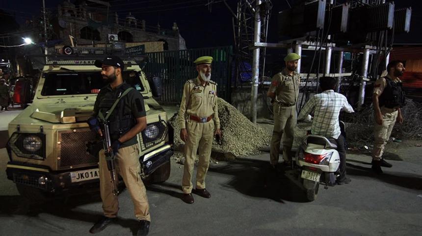 Pakistan’da askeri araca bombalı saldırı: 7 ölü