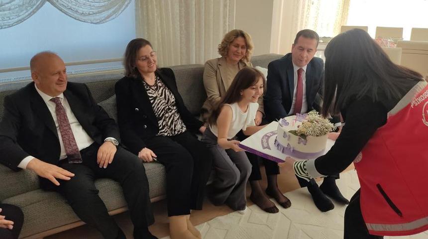 Diyarbakır'da şehit olan Astsubay Nejdet Aydoğdu'nun kızına doğum günü sürprizi