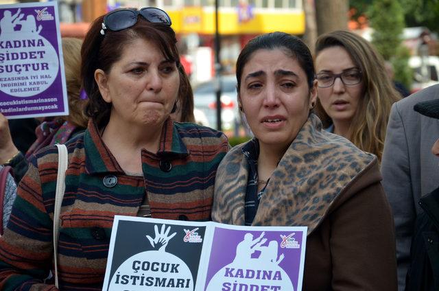 CHP'li kadınlardan çocuk istismarına karşı oturma eylemi