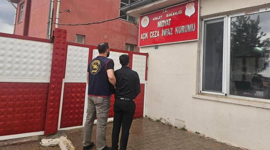 Her yerde aranıyordu... Mardin'de cezaevi firarisi düğün salonunda saz çalarken yakalandı