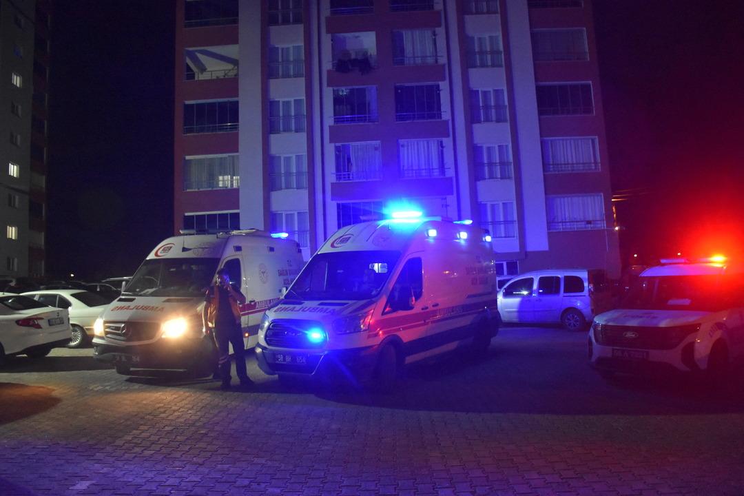 SIVASTA-VAHSET-IKI-KARDES-EVLERINDE-OL_698304_206777