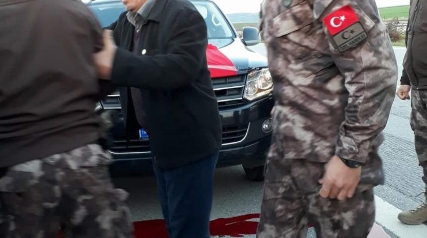 &Ouml;zel Harekat&ccedil;ı oğlunun arkadaşlarını kurban keserek karşıladı