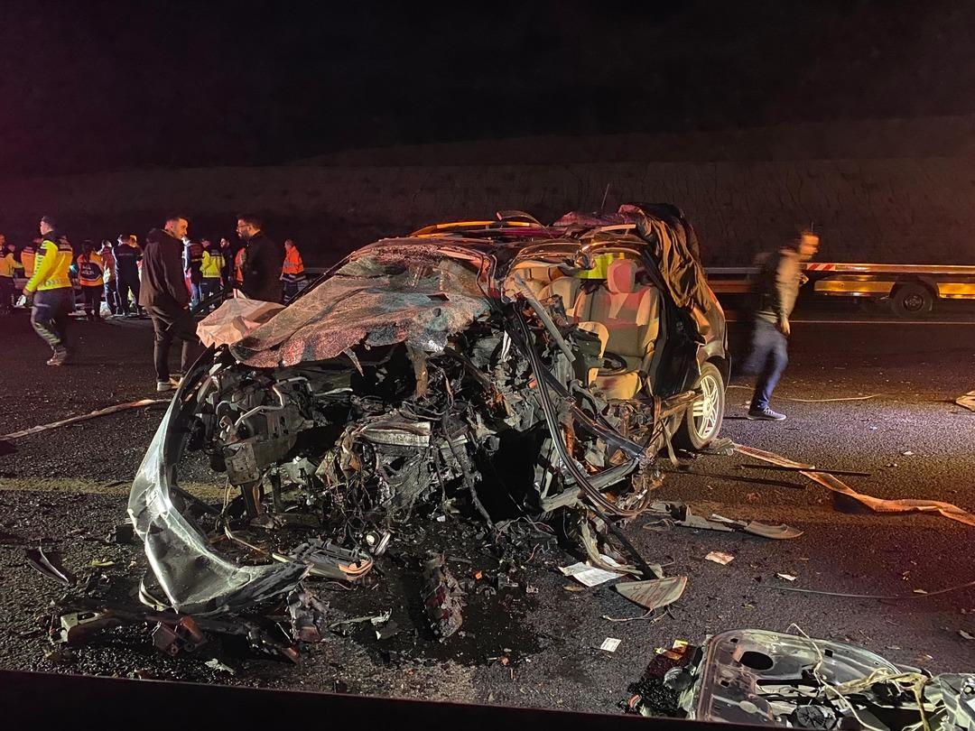 ANKARA-NIGDE-OTOYOLUNDA-IKI-OTOMOBIL-KAF_698337_206782