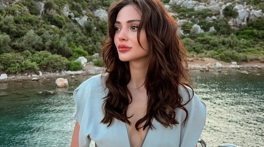 Rabia Soyt&uuml;rk estetik g&uuml;zeli mi? "Siz &ccedil;ıldırdınız artık!" diyerek y&uuml;z&uuml;n&uuml; paylaştı