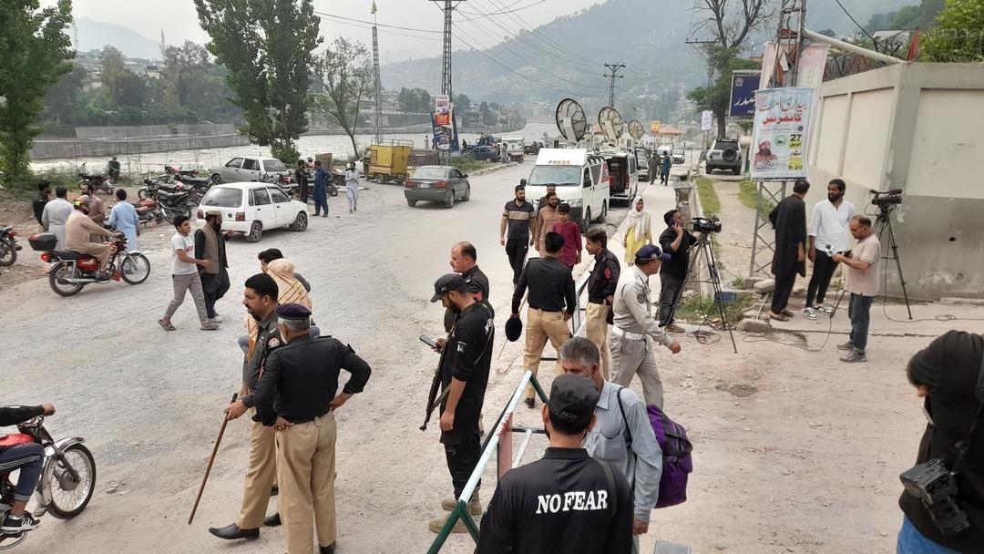 AA-20250507-37868321-37868311-HINDISTAN_ORDUSU_PAKISTAN_VE_ONA_BAGLI_AZAD_KESMIRDE_YIKIMA_SEBEP_OLDU