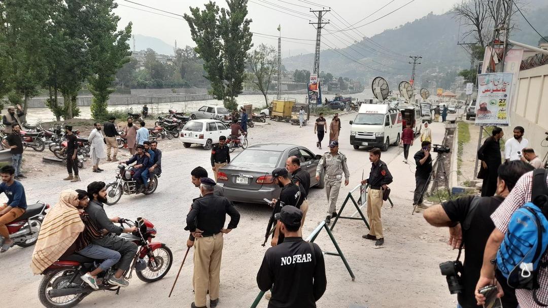 AA-20250507-37868321-37868318-HINDISTAN_ORDUSU_PAKISTAN_VE_ONA_BAGLI_AZAD_KESMIRDE_YIKIMA_SEBEP_OLDU