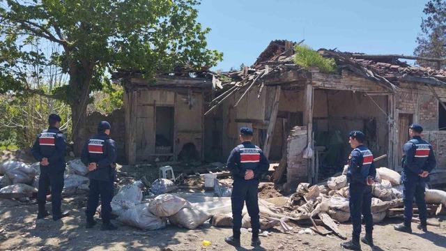 Kaçak kazı yapan kişiler Roma mozaiği buldu