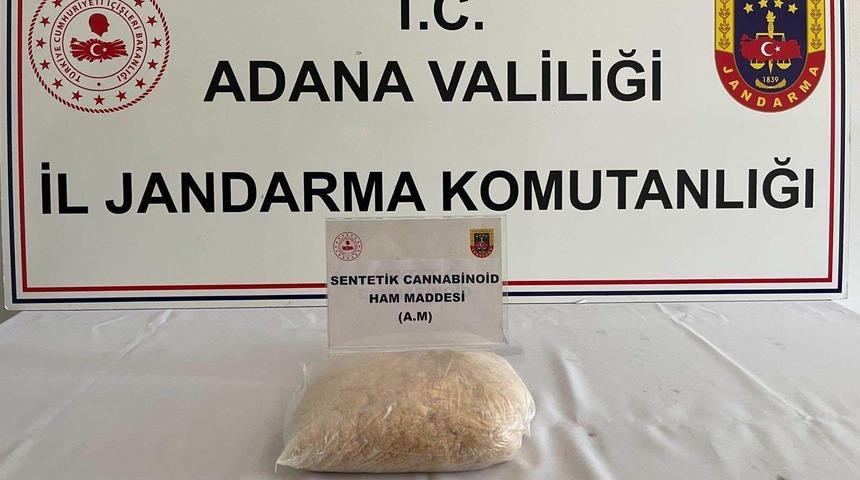 Adana'da 1,5 kilogram sentetik uyuşturucuyla yakalanan 2 zanlı tutuklandı