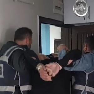 ’Hırsızlık’ suçundan aranıyordu, saklandığı adreste yakalandı
