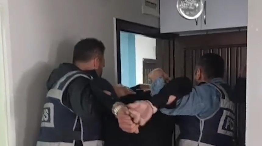 ’Hırsızlık’ suçundan aranıyordu, saklandığı adreste yakalandı