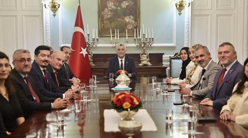 Bakan Bolat İngiltere’de MÜSİAD üyelerini kabul etti