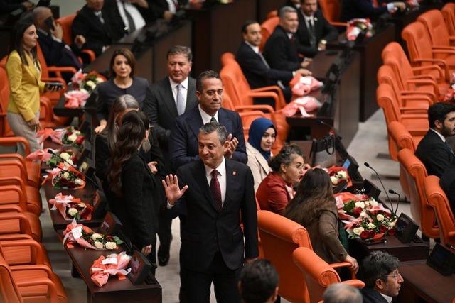 CHP Genel Başkanı Özgür Özel erken seçim çağrısı yapıyor.