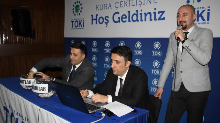 Kurayla ev sahibi olan engelli, mutluluğunu telefonda eşiyle paylaştı