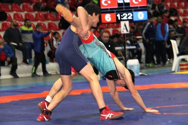 Amasya’da Yıldızlar Serbest Güreş Türkiye Şampiyonası başladı