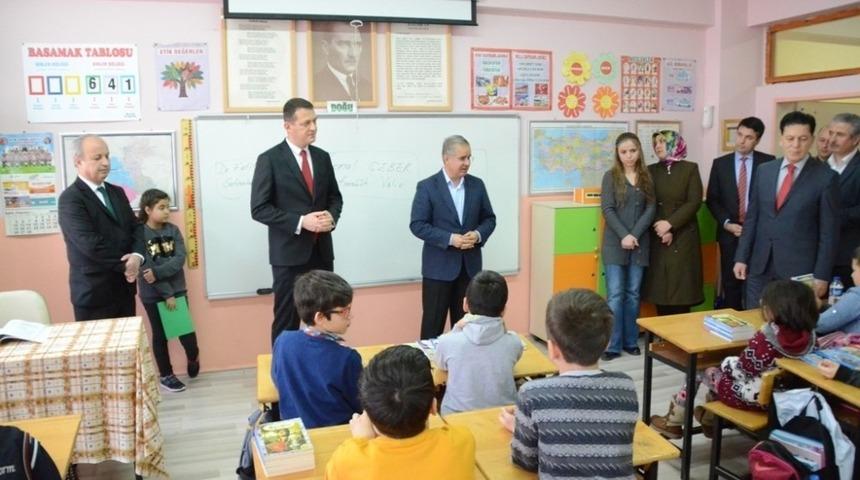 Safranbolu&rsquo;da &ouml;ğrencilere 7 bin 500 kitap dağıtıldı