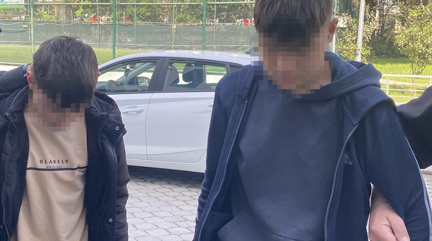 Husumetlilerinin evine tüfekle saldırdılar