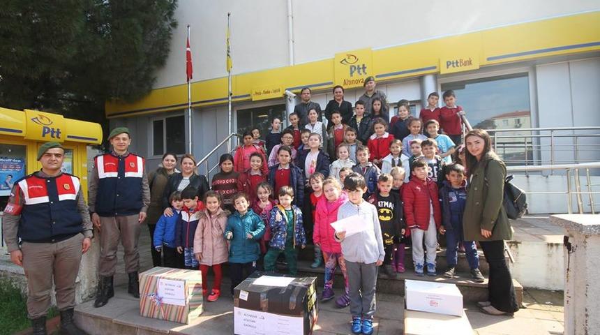 Altınovalı &ouml;ğrencilerden, Afrin'deki Mehmet&ccedil;iklere eşya ve moral mektubu