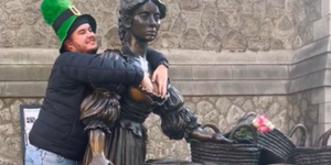 Her gelen göğüslerine dokunuyordu! Çareyi bakın nasıl buldular...