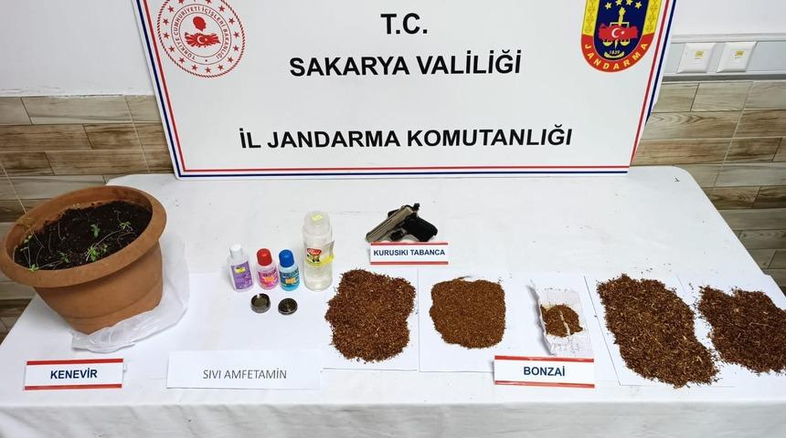 Sakarya'da uyuşturucu operasyonlarında gözaltına alınan 7 zanlı tutuklandı