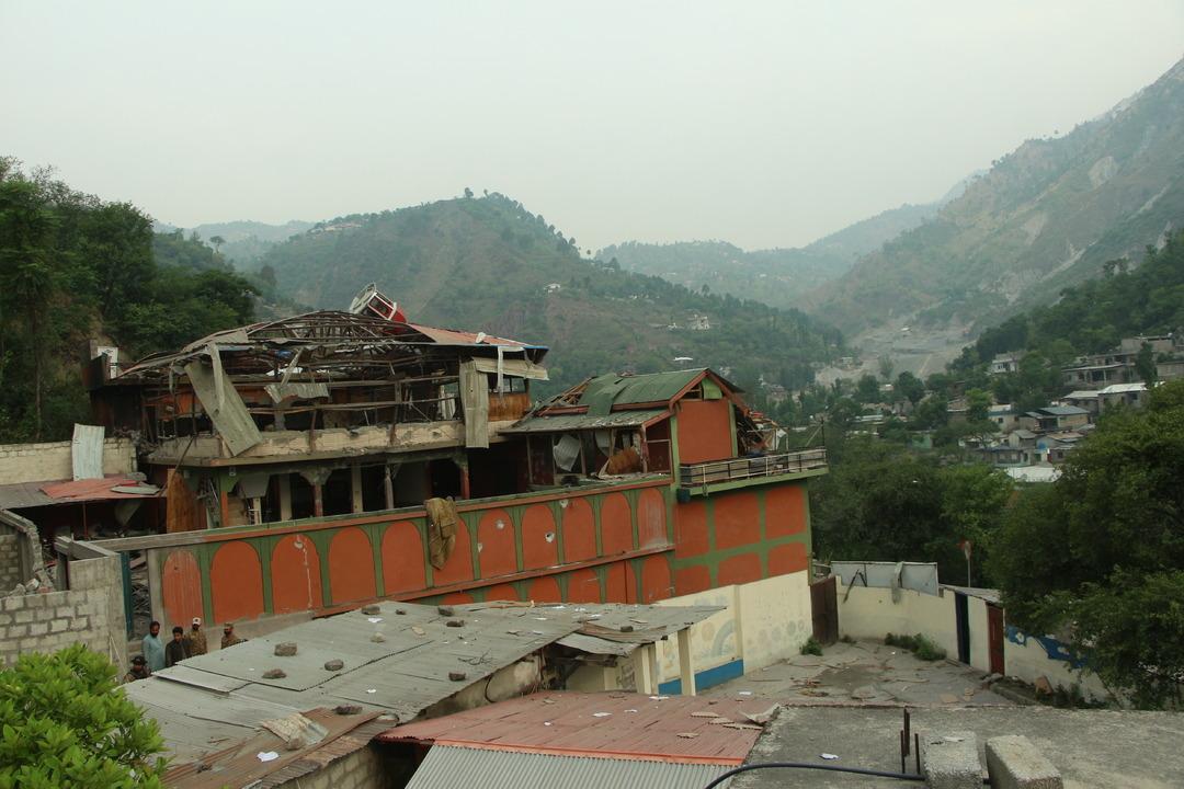 AA-20250507-37868334-37868331-HINDISTAN_ORDUSU_PAKISTAN_VE_ONA_BAGLI_AZAD_KESMIRDE_YIKIMA_SEBEP_OLDU