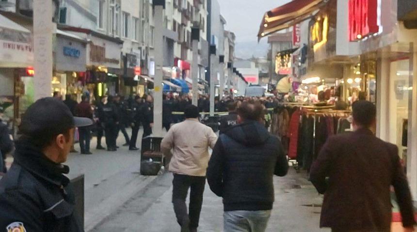 'Kahrolsun Amerikan emperyalizmi' sloganı atarak, dil kursu &ccedil;alışanlarını rehin aldı