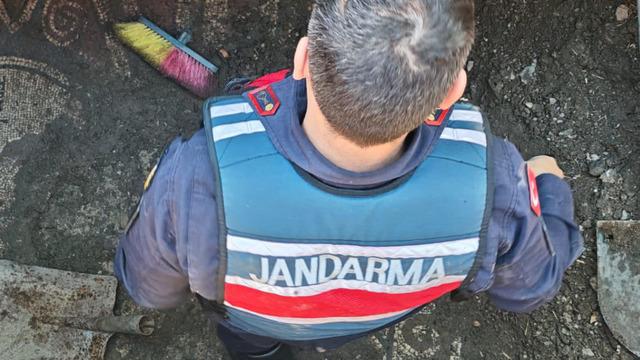 Bağ evinin bahçesinde bulundu! Jandarma operasyon düzenledi! Uzman ekipler inceleyecek