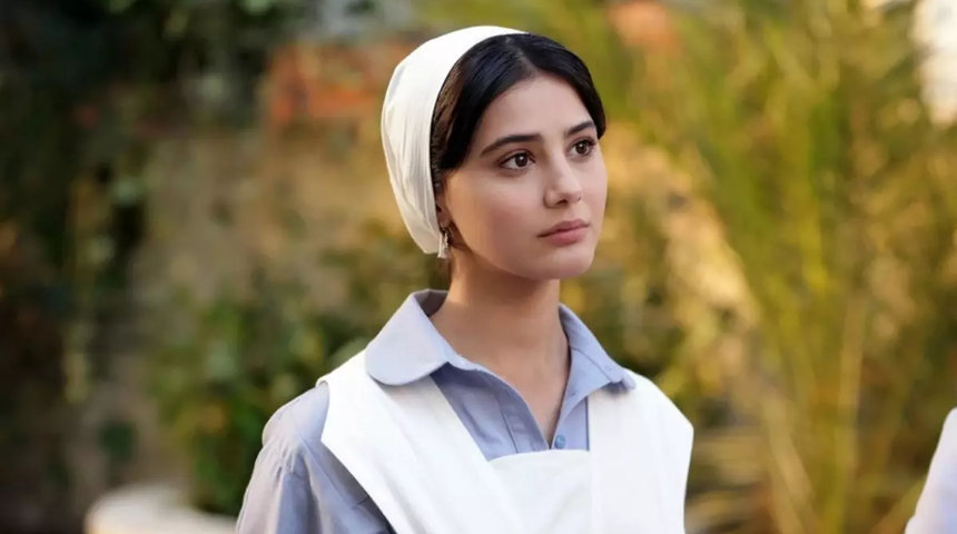 Şakir Paşa Ailesi'nin Sümbül'ü Helin Kandemir soluğu Fransa'da aldı! Fiziğini sergiledi