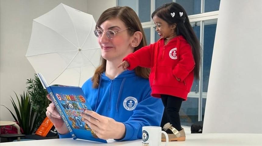 D&uuml;nyanın en uzun kadını kimdir ve boyu ka&ccedil;tır?