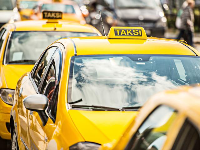 Taksi duraklarına Singapur modeli: 'Havuz sistemi oluşturulacak'