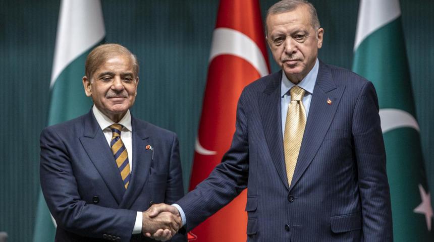 Cumhurbaşkanı Erdoğan, Pakistan Başbakanı'yla görüştü: "Türkiye elinden geleni yapmaya hazır"