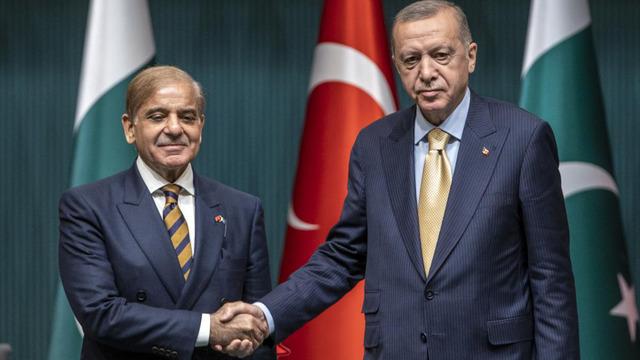 Cumhurbaşkanı Erdoğan, Pakistan Başbakanı'yla görüştü: Türkiye elinden geleni yapmaya hazır
