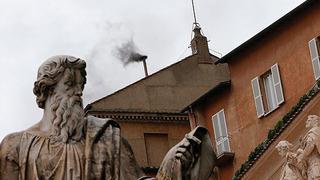 Vatikan'daki Sistine Şapeli'nden siyah duman yükseldi: Yeni papa seçilemedi