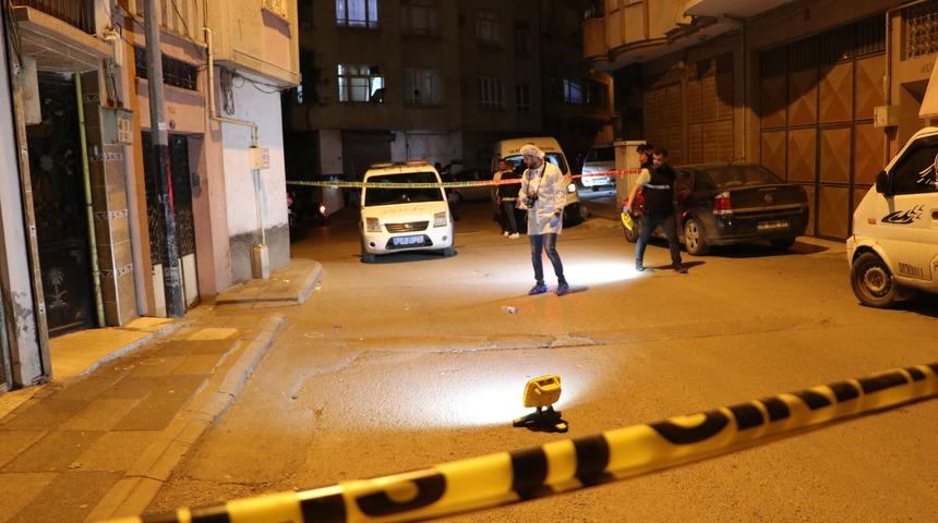 Park yeri kavgası kanlı bitti! Baba-oğul silahla vuruldu