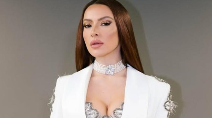 Cesur kostümleri ve seksi dansları çok eleştirildi! Hadise sahnede kendini tutamadı! 'Üzerime geliyorlar'
