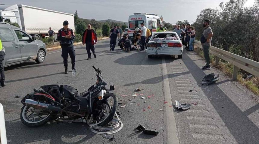 Balıkesir'de motosiklet ile otomobil çarpıştı: 2 yaralı