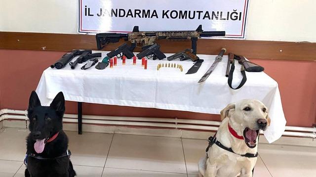 Eli silahlı sosyal medya şovmenlerine jandarmadan operasyon