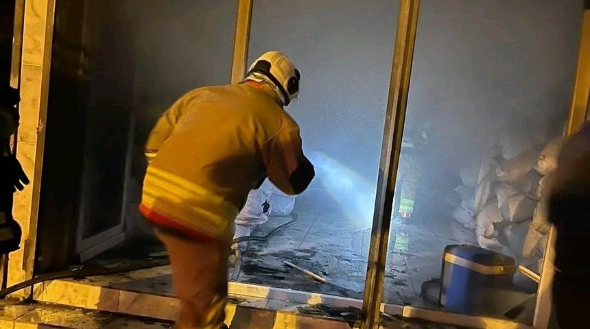 Tekstil deposunda korkutan yangın