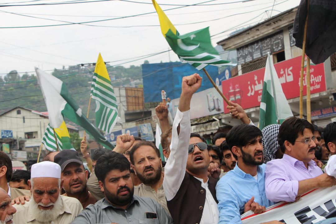 AA-20250502-37827039-37827030-HINDISTAN_VE_PAKISTAN_ARASINDA_TIRMANAN_GERILIMIN_ARDINDAN_AZAD_KESMIRDE_PROTESTO_DUZENLENDI
