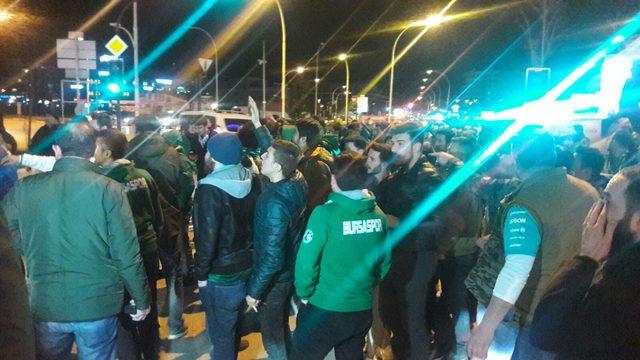 Bursaspor'a protestolu karşılama