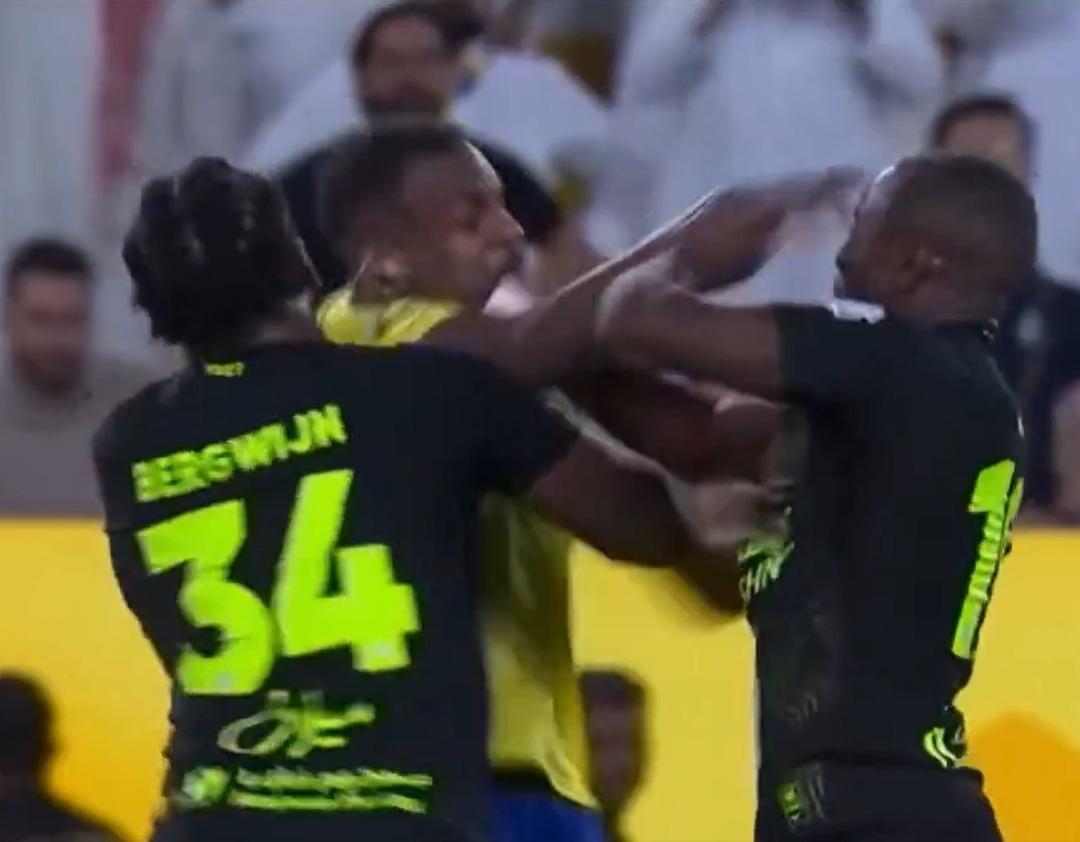 Şampiyonluğu ilgilendiren maç mahalle kavgasına döndü! Cristiano Ronaldo şaşkına döndü... 1