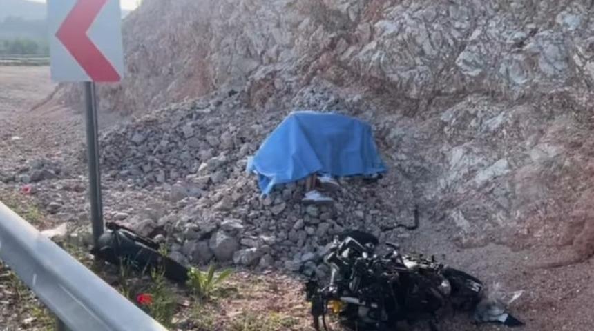 Manisa’da motosiklet yoldan çıktı: 1 ölü, 1 yaralı