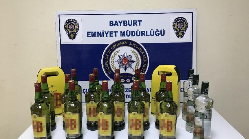 22 şişe g&uuml;mr&uuml;k ka&ccedil;ağı i&ccedil;ki ele ge&ccedil;irildi