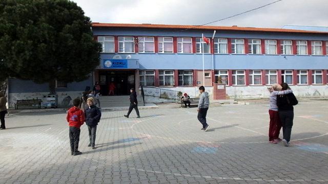 Okul yakınına baz istasyonu kurulmasına tepki