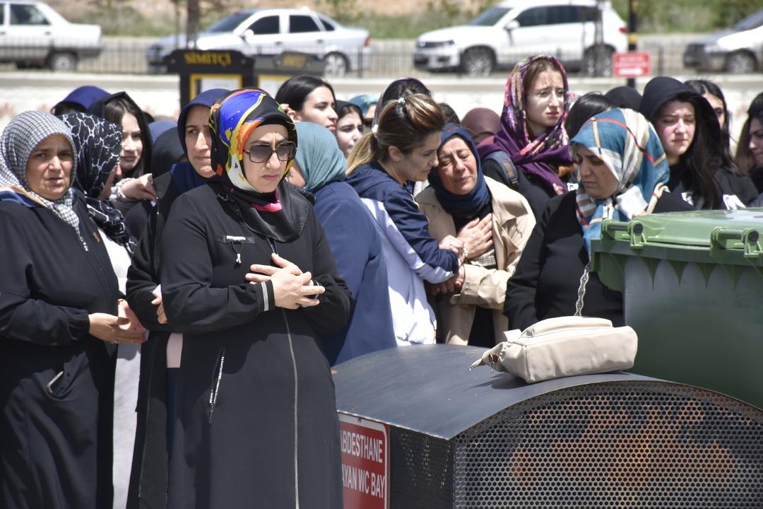 BOGAZLARI-KESILEREK-OLDURULEN-KARDESLER-_701304_207638