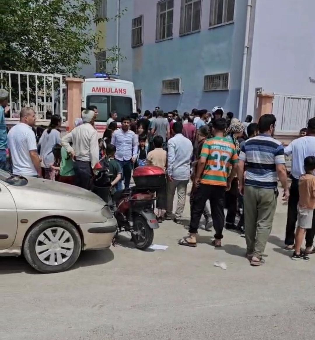 OKULUN-BAHCESINDE-SILAHLI-SALDIRIYA-UGRA_701530_207684