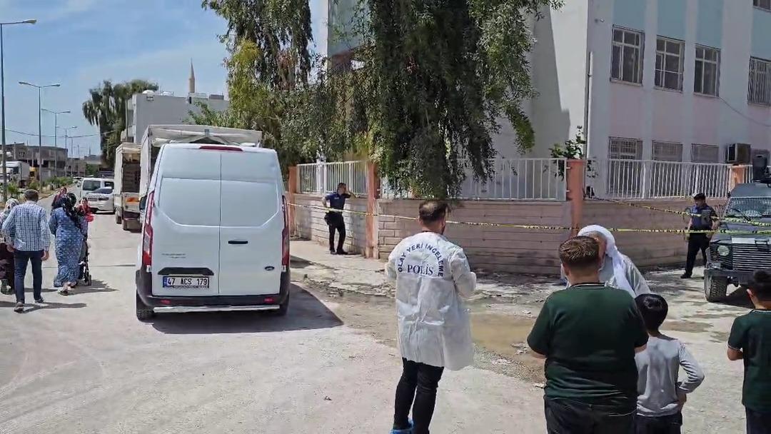 OKULUN-BAHCESINDE-SILAHLI-SALDIRIYA-UGRA_701522_207684