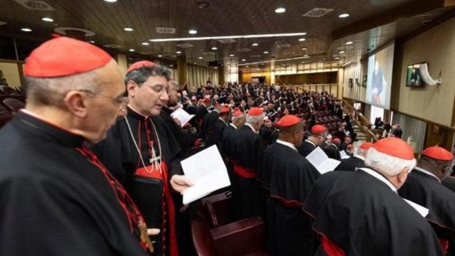 Papa seçiminde ilginç kural! Kardinallerin o yemekleri yemesi yasak! Verilen yemekleri de beğenmediler...