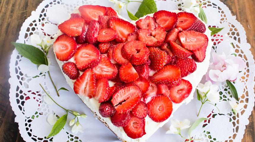 Anneler Günü’ne tatlı bir dokunuş: Çilekli tart tarifi! Pratik ve leziz… 