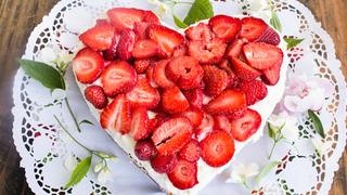 Anneler Günü’ne tatlı bir dokunuş: Çilekli tart tarifi! Pratik ve leziz… 