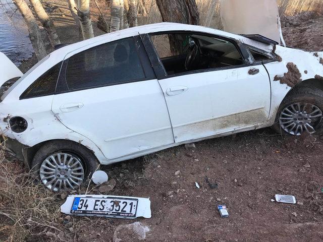 Sivas'ta otomobil dereye uçtu: 3 ölü